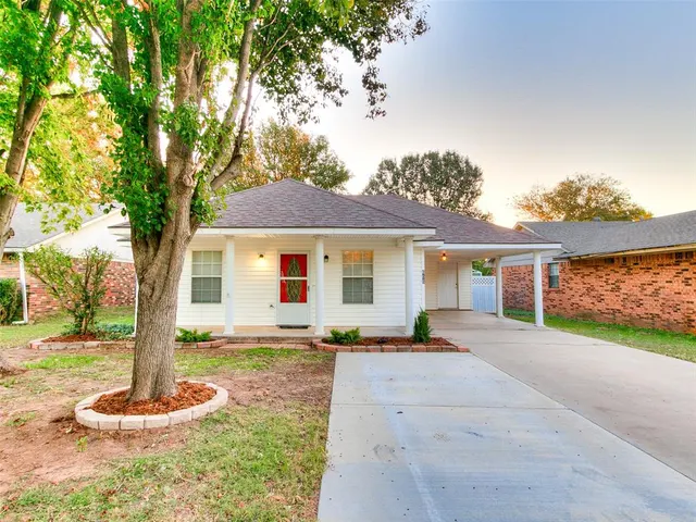Photo 2 — 606 SE 6th Street, Lexington, OK 73051
