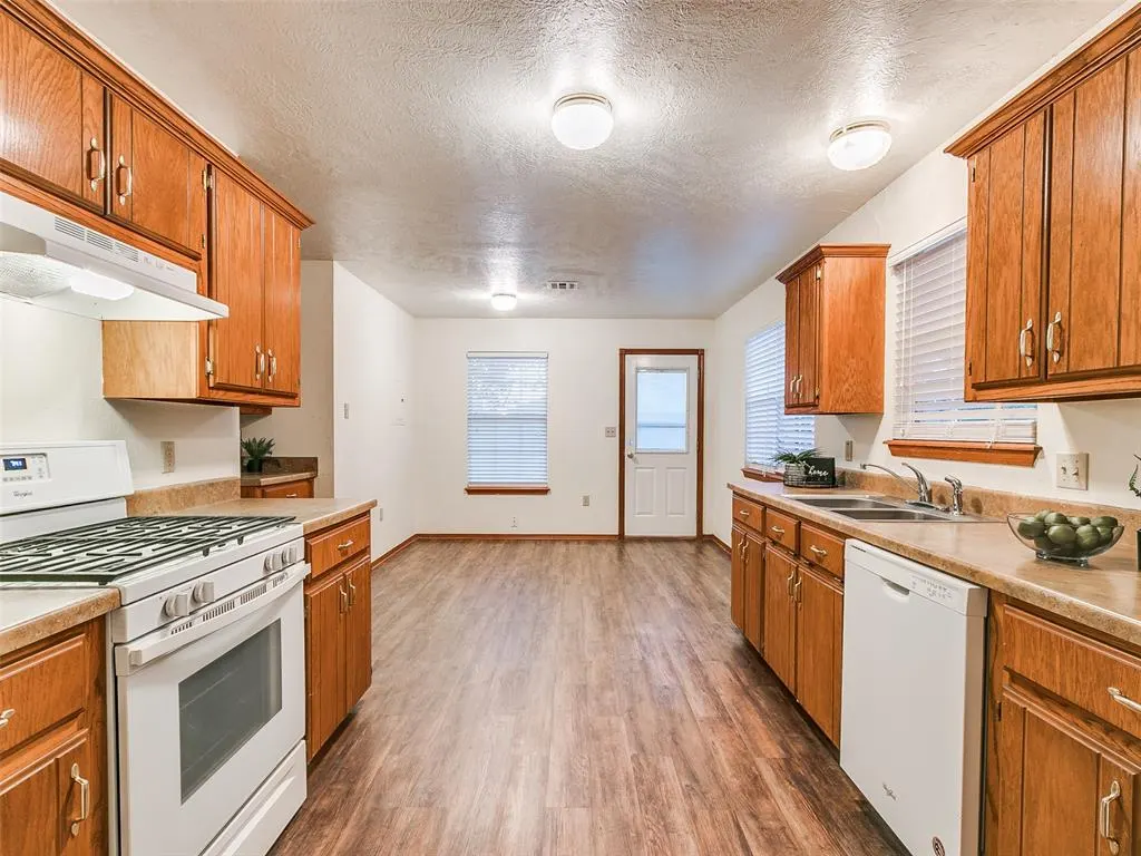 Photo 30 — 606 SE 6th Street, Lexington, OK 73051