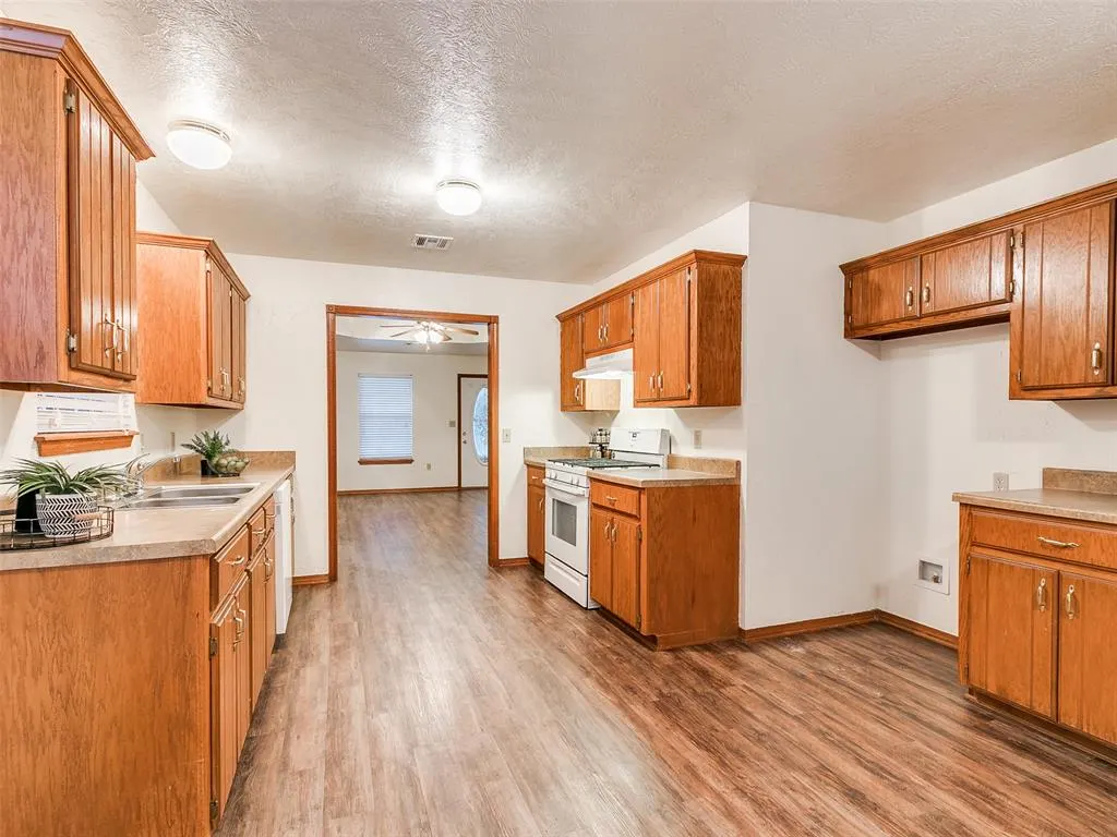 Photo 32 — 606 SE 6th Street, Lexington, OK 73051