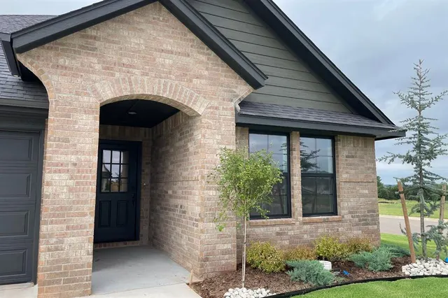 Photo 2 — 4800 Desert Willow Lane, Edmond, OK 73034