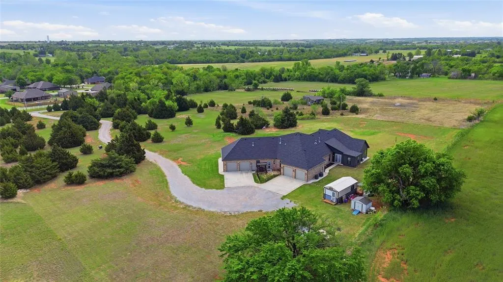Photo 3 — 579 N Cemetery Road, Tuttle, OK 73089