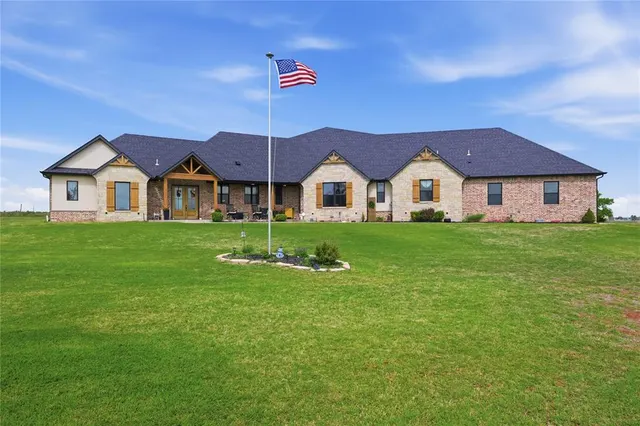 Photo 4 — 579 N Cemetery Road, Tuttle, OK 73089