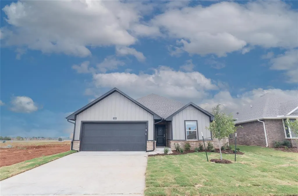 Photo 2 — 2208 NW 170th Street, Edmond, OK 73012