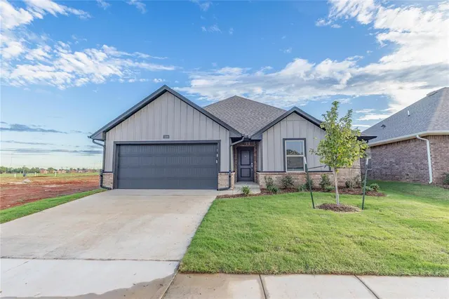 Photo 2 — 2208 NW 170th Street, Edmond, OK 73012