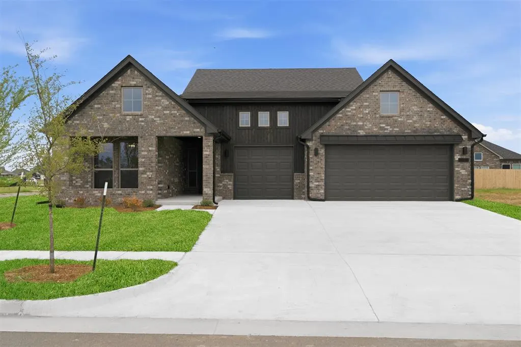 Front exterior — 1400 SW 159th Street, Moore, OK 73170