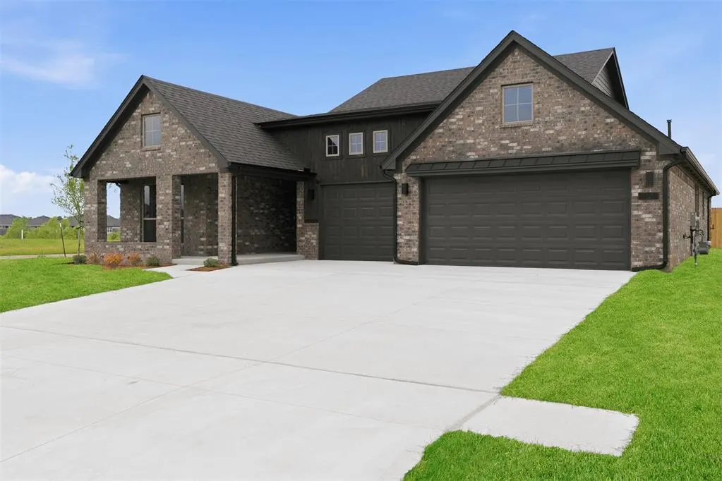 Photo 2 — 1400 SW 159th Street, Moore, OK 73170