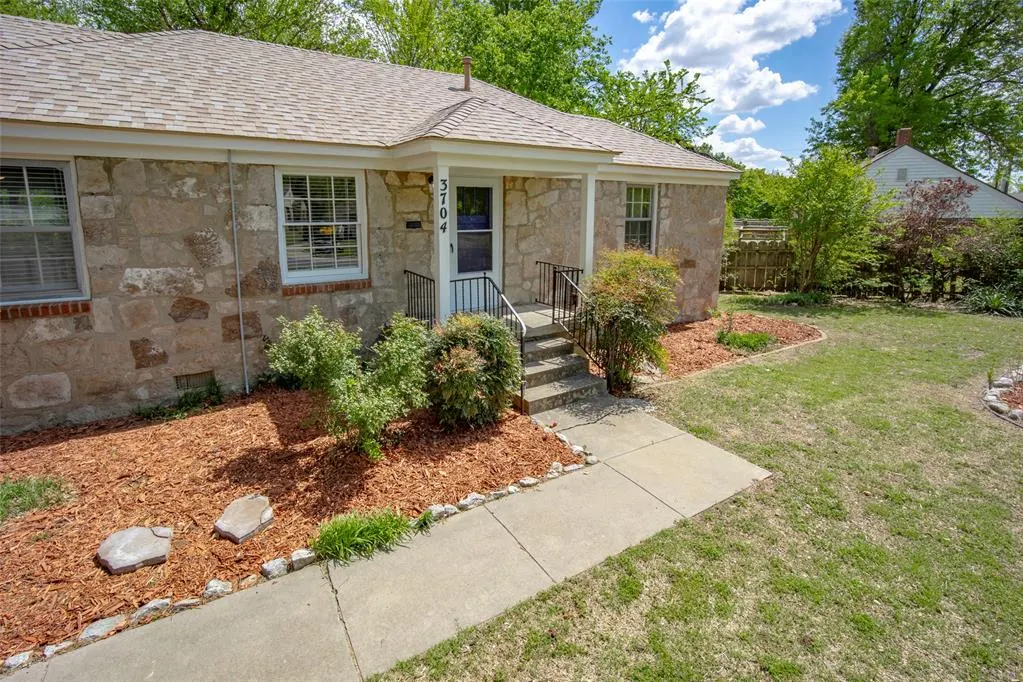 Photo 3 — 3704 N Linn Avenue, Oklahoma City, OK 73112
