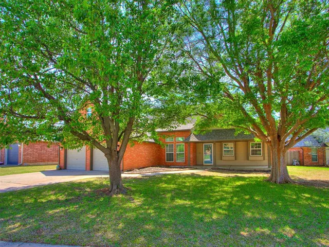 Photo 3 — 328 E Charlotte Terrace, Mustang, OK 73064