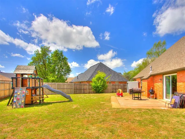 Photo 6 — 328 E Charlotte Terrace, Mustang, OK 73064