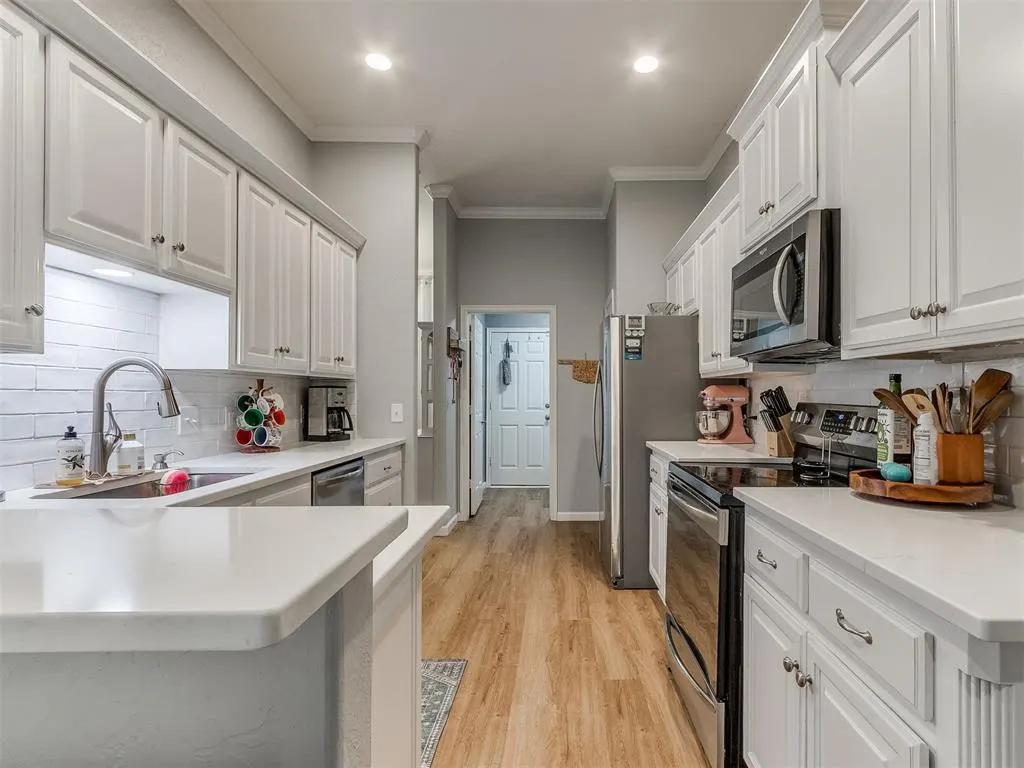 Photo 13 — 328 E Charlotte Terrace, Mustang, OK 73064