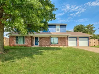 Sold home at 11213 N Villa Avenue