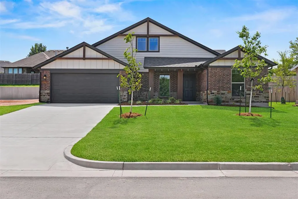 Front exterior — 3019 James Way, Guthrie, OK 73044