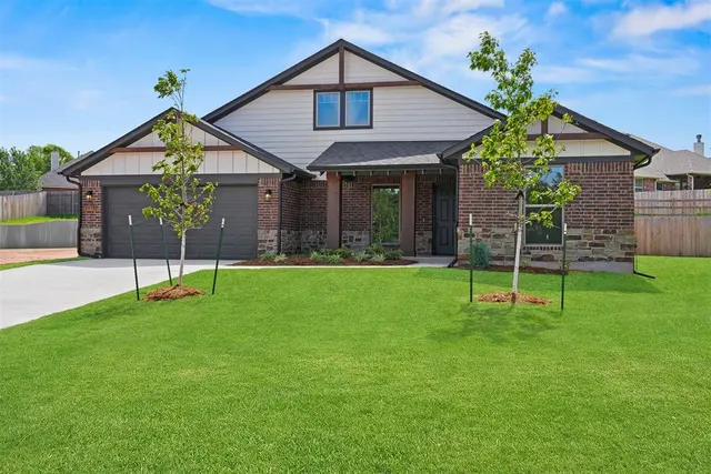 Photo 2 — 3019 James Way, Guthrie, OK 73044