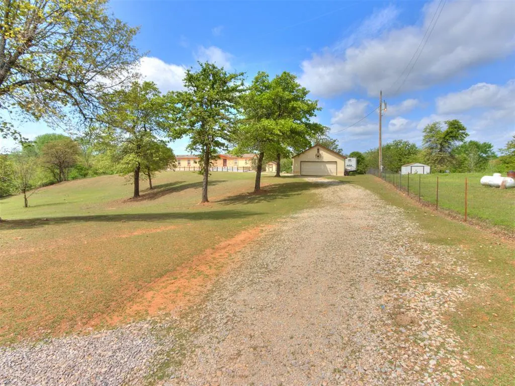 Photo 12 — 20145 Holmes Road, Luther, OK 73054