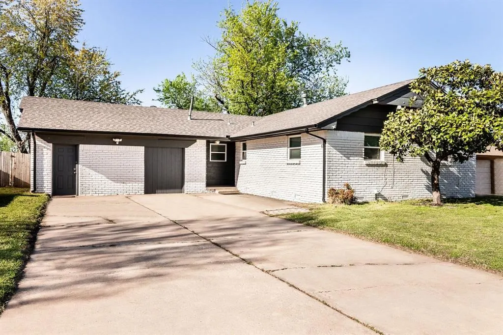 Front exterior — 617 Queensboro Place, Yukon, OK 73099