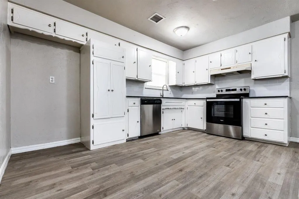 Photo 2 — 617 Queensboro Place, Yukon, OK 73099