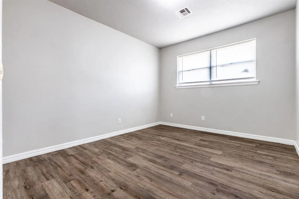 Photo 6 — 617 Queensboro Place, Yukon, OK 73099