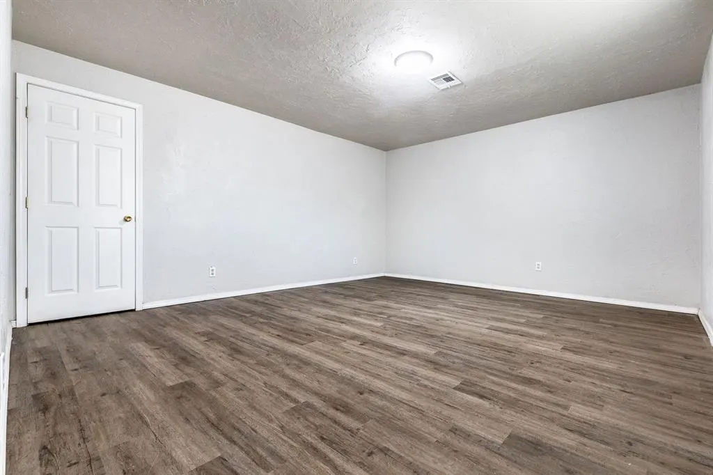 Photo 12 — 617 Queensboro Place, Yukon, OK 73099