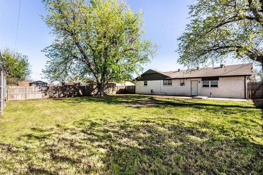 Photo 15 — 617 Queensboro Place, Yukon, OK 73099