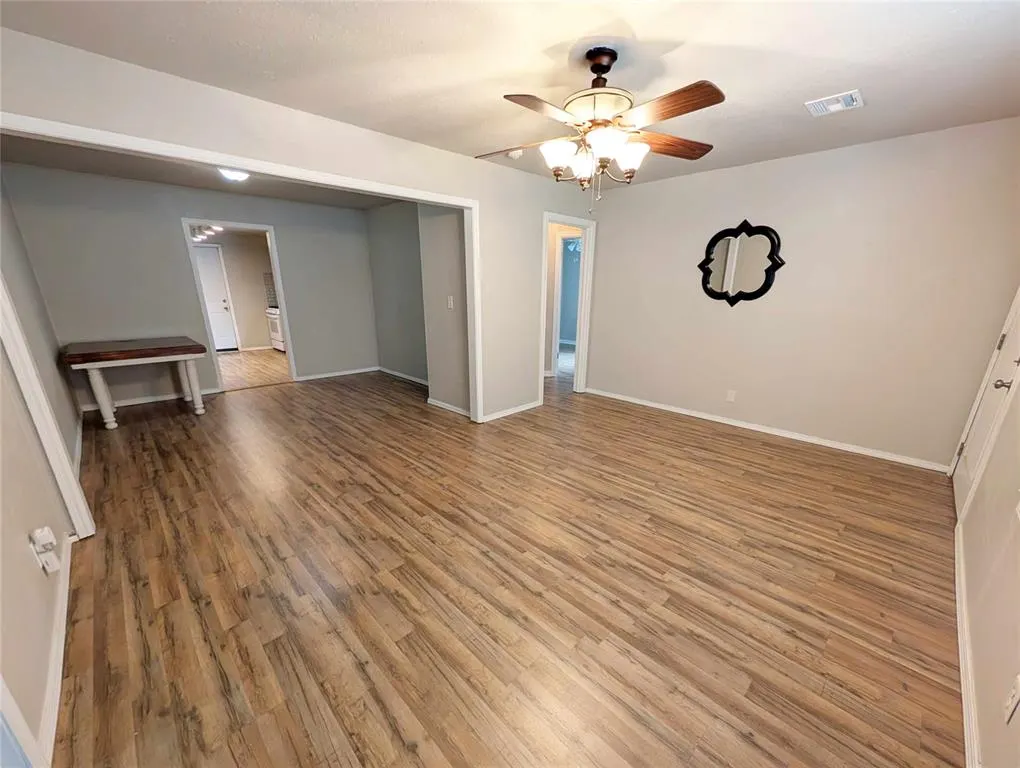Photo 3 — 217 E Douglas Drive, Midwest City, OK 73110