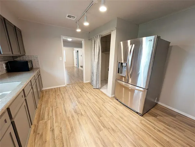Photo 7 — 217 E Douglas Drive, Midwest City, OK 73110