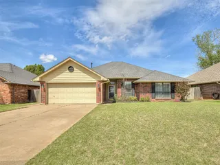 Sold home at 409 E Twelve Oaks Terrace
