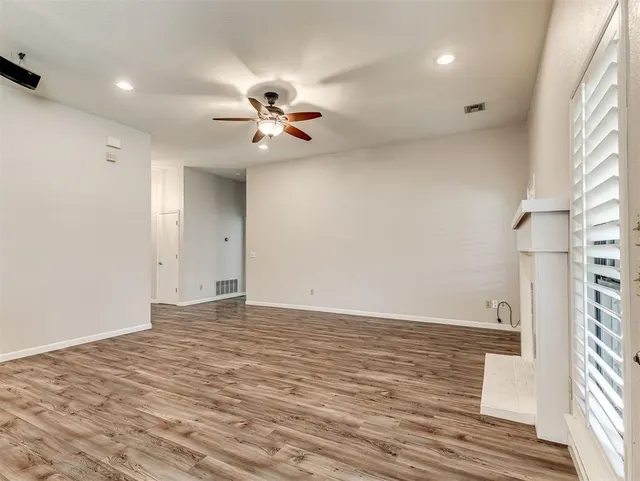 Photo 5 — 409 E Twelve Oaks Terrace, Mustang, OK 73064