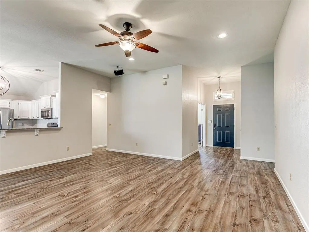Photo 10 — 409 E Twelve Oaks Terrace, Mustang, OK 73064