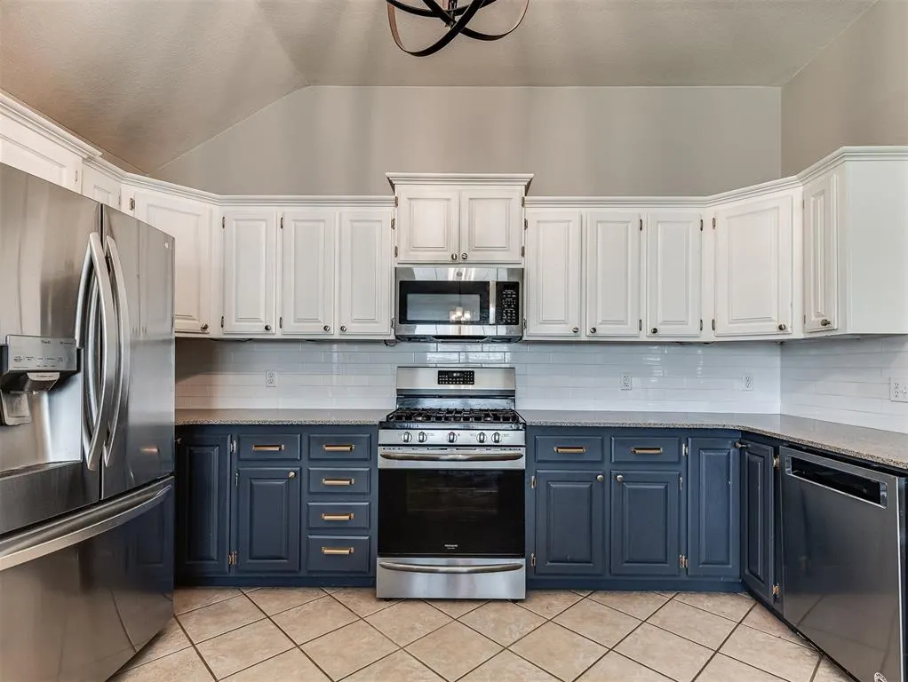 Photo 14 — 409 E Twelve Oaks Terrace, Mustang, OK 73064