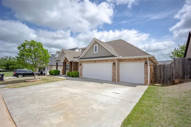 Photo 4 — 404 Clearview Drive, Washington, OK 73093
