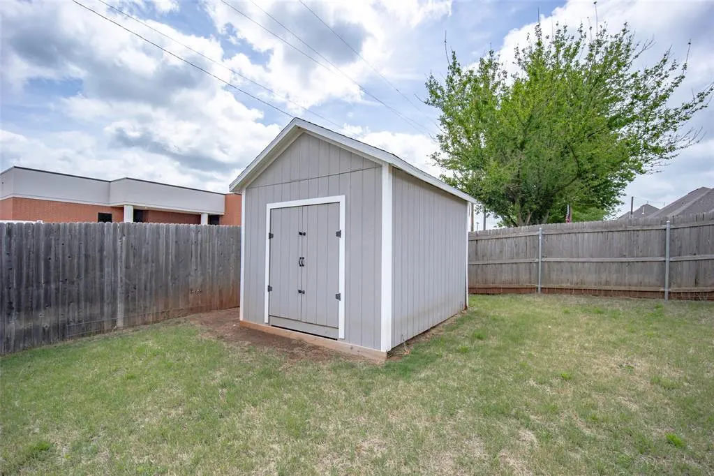 Photo 32 — 404 Clearview Drive, Washington, OK 73093