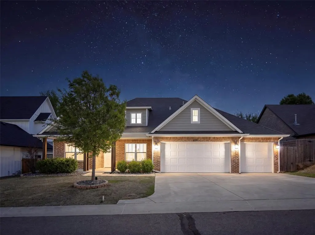 Photo 2 — 404 Clearview Drive, Washington, OK 73093
