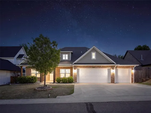 Photo 2 — 404 Clearview Drive, Washington, OK 73093
