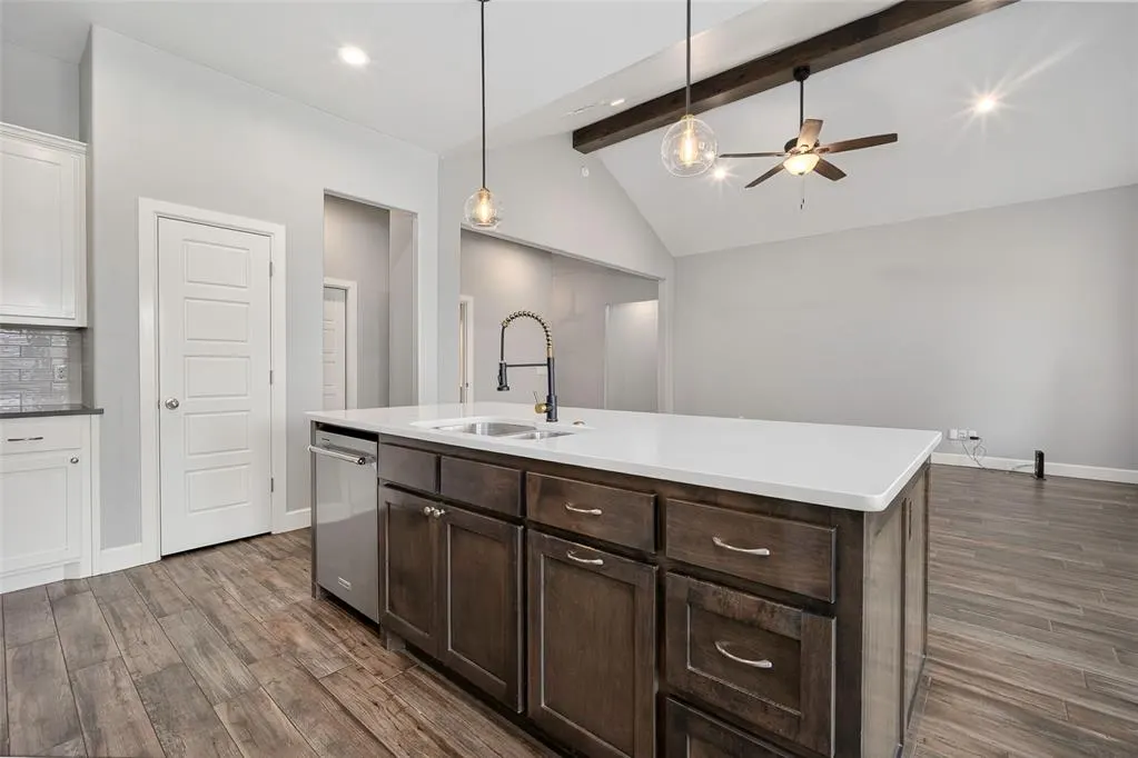 Photo 8 — 404 Clearview Drive, Washington, OK 73093