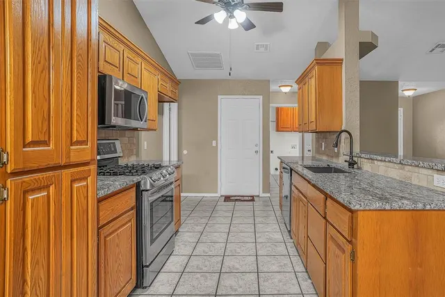 Photo 3 — 152 Calhoon Street, Elk City, OK 73644