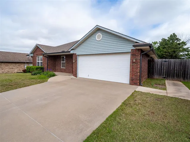 Photo 2 — 2264 Gray Dove Drive, Shawnee, OK 74804