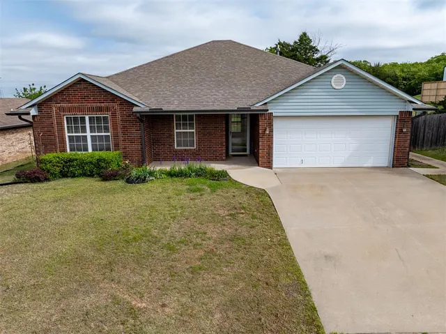 Photo 3 — 2264 Gray Dove Drive, Shawnee, OK 74804
