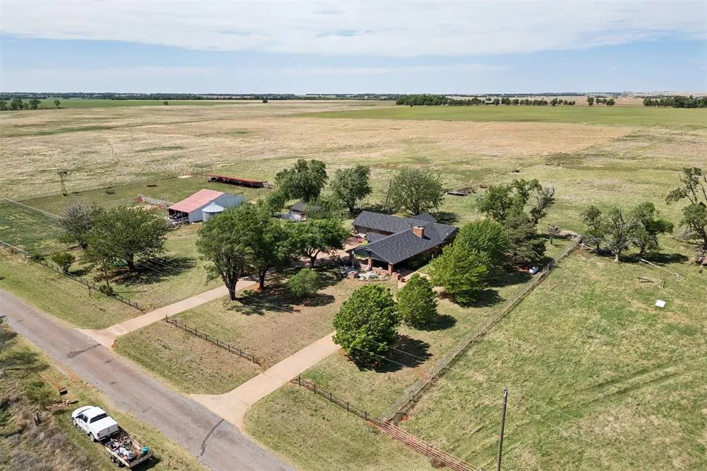 Photo 7 — 21749 E 1150 Road, Foss, OK 73647