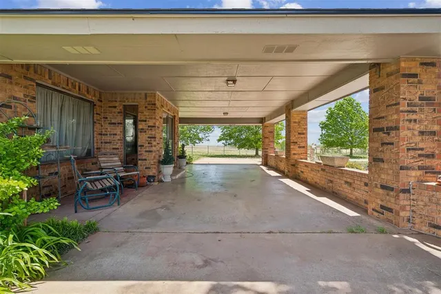 Photo 4 — 21749 E 1150 Road, Foss, OK 73647