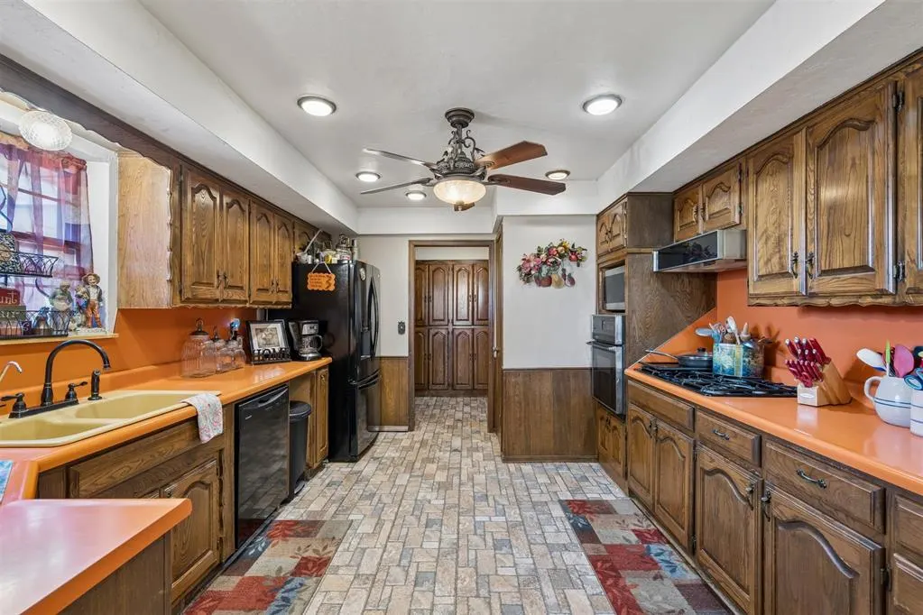 Photo 18 — 21749 E 1150 Road, Foss, OK 73647