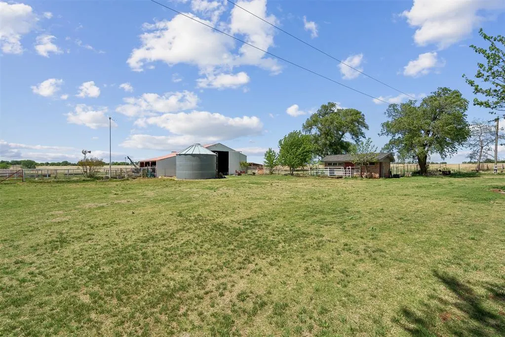 Photo 46 — 21749 E 1150 Road, Foss, OK 73647