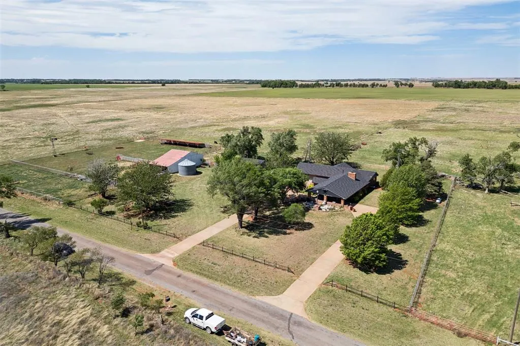 Photo 47 — 21749 E 1150 Road, Foss, OK 73647