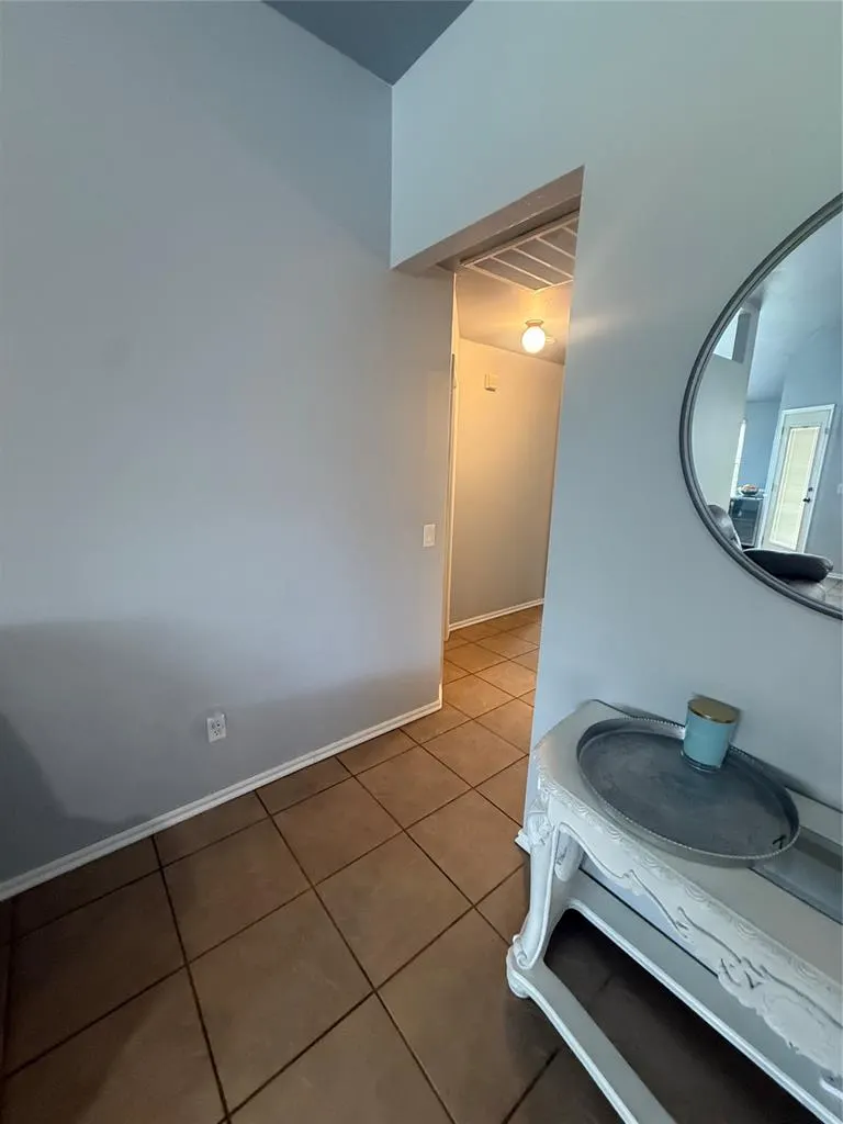 Photo 5 — 1800 Meadow Run Drive, Moore, OK 73160