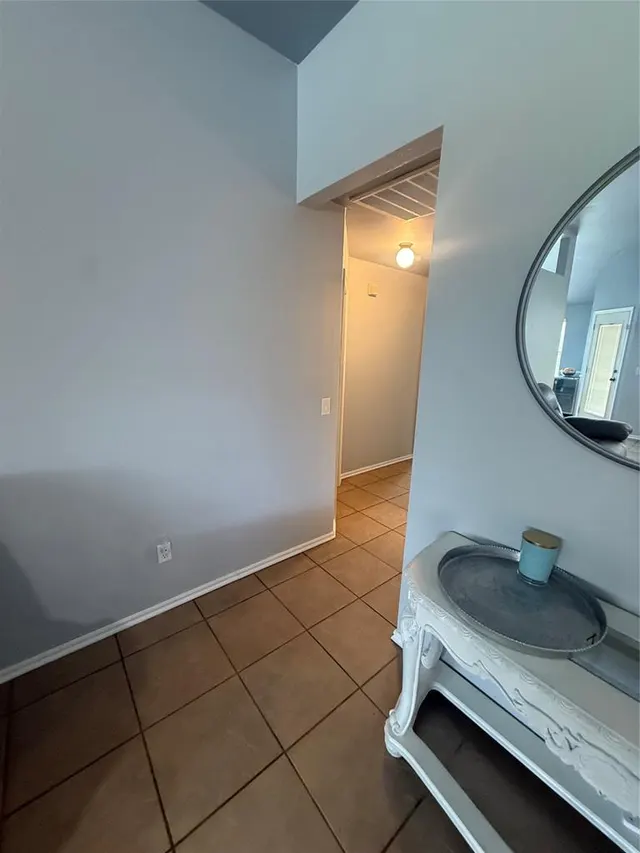 Photo 5 — 1800 Meadow Run Drive, Moore, OK 73160