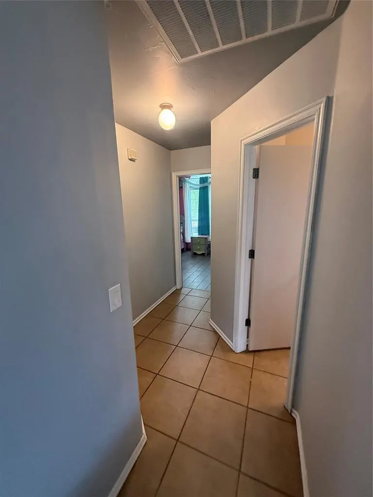 Photo 6 — 1800 Meadow Run Drive, Moore, OK 73160