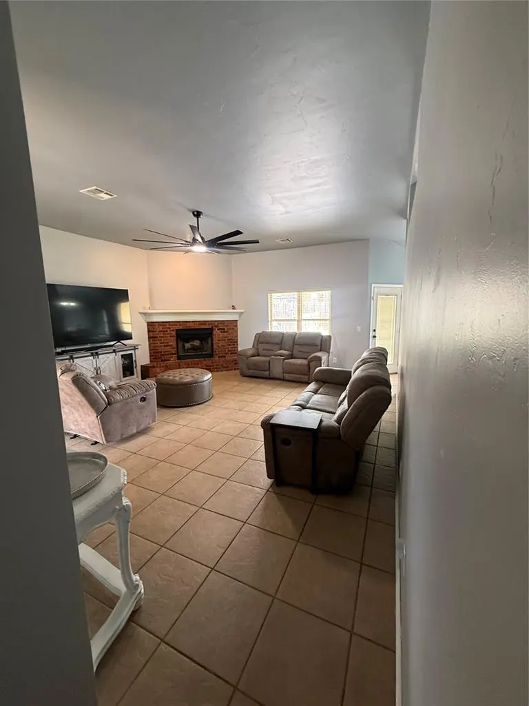 Photo 11 — 1800 Meadow Run Drive, Moore, OK 73160