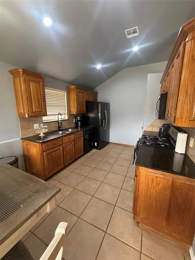 Photo 13 — 1800 Meadow Run Drive, Moore, OK 73160
