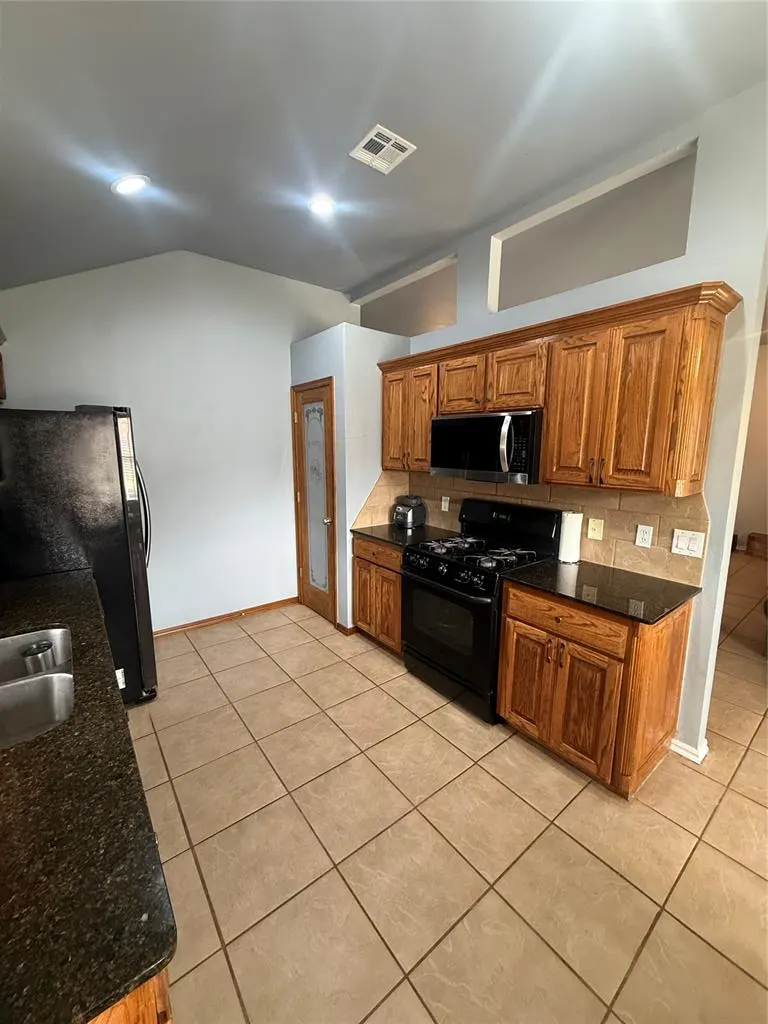 Photo 17 — 1800 Meadow Run Drive, Moore, OK 73160