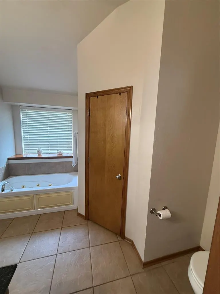 Photo 24 — 1800 Meadow Run Drive, Moore, OK 73160