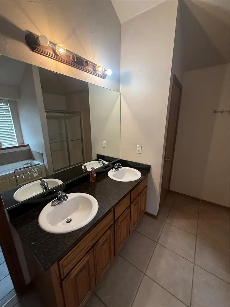 Photo 28 — 1800 Meadow Run Drive, Moore, OK 73160